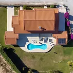 Casa Branca I Geraeumiger Rueckzugsort Fuer 12p By Interhome Dom wakacyjny Ribamar (Lourinha)
