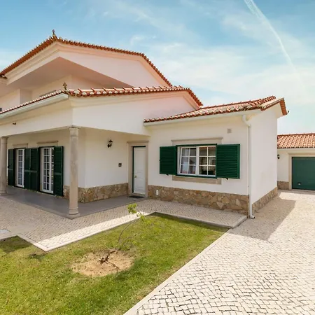 Casa Branca I Geraeumiger Rueckzugsort Fuer 12p By Interhome Ribamar (Lourinha)