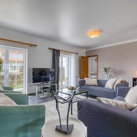 Casa Branca I Geraeumiger Rueckzugsort Fuer 12p By Interhome Ribamar (Lourinha)